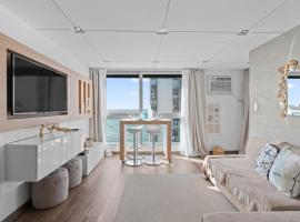 Beachfront Oceanview Wifi Self Check in, hotel in San Juan