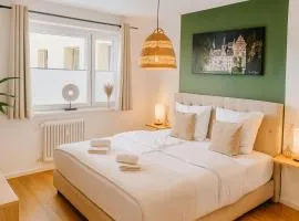 Wohlfühlapartment, Parkplatz, Boxspringbetten, Massagesessel, Nespresso, 1Gbit LAN & WIFI, Innenstadt