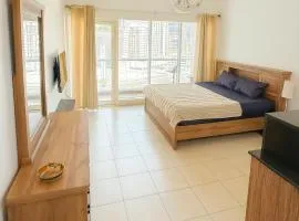 Cozy Studio at walking distance from Burj Khalifa and Downtown Dubai