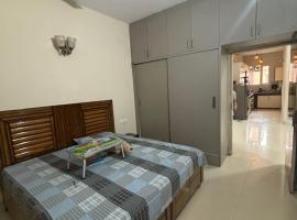 Hotel jansnkhya residency, hotel in Zirakpur