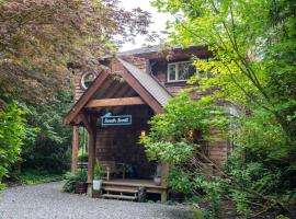 South Swell Tofino (formerly Blue Heron Waterfront Home amid Old Growth Cedars), Hotel in Tofino