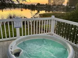 The Lakeside21 Caravan 8 berth with Hot tub at Tattershall Lakes
