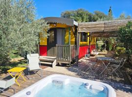 Domaine Roulotte Farigoule, hotel Baron városában