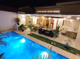 Light House Jaco Beach, hotel in Patos