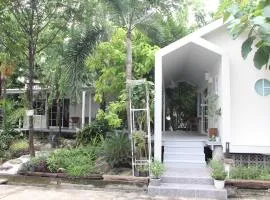 Homeku Guesthouse Room 3 Cozy Stay Close to Suvarnabhumi Airport