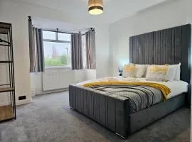 Bright & Elegant 2-Bedroom Stay in Stockport