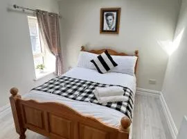 Unit 4 Tranquil Harbourside Retreat- Central Location