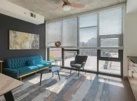 Stylish 2BR Rooftop Views plus Sky Lounge