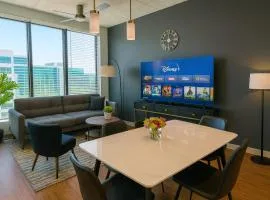 Upscale 2BR Apt Rooftop Deck and Fitness