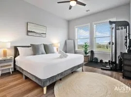 Walk to BBQ and Dog Park 2BR2BA Gym Workspace and WiFi by AustinVacay