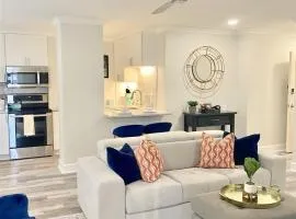 8th Floor Stylish Downtown Condo Private Balcony