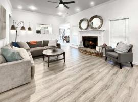 Razorback Retreat- 5 mi to University of Arkansas, vila v destinaci Fayetteville