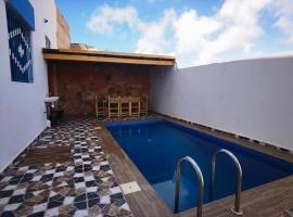 Reda House, hôtel à Ikouzza