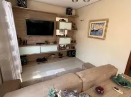 Casa com piscina e churrasqueira conforto e lazer garantido