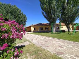 Alojamiento Rural La Arboleda, hotel v destinaci Noviercas