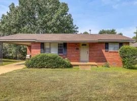 Cozy Home with Grill Walkable Oxford Location