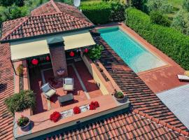 Villa Artemisia, Porzione di villa, luxury vila, hotel em Padenghe sul Garda