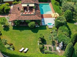 Villa Artemisia - Villa Luxury 300m dal lago, Piscina salata, idromassaggio, hotel em Padenghe sul Garda