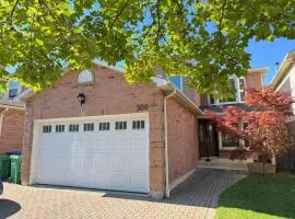Stylish Mississauga Escape Near Downtown