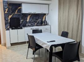 Garage y Patio Privado en Salta Casa Completa, hotel em Salta