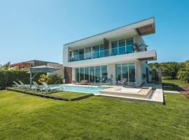 Brand new 4BR Villa at Calablanca, villa in Pendales