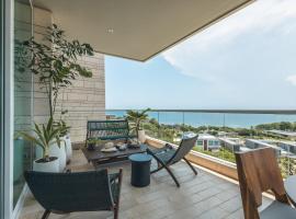 4BR Seaview Apartment at Calablanca D5, hotel en Pendales