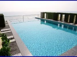 Beachfront Hotel The Luxuaray Bay ! Suite Puri