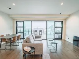 Princes Wharf - Spectacular Couple Getaway
