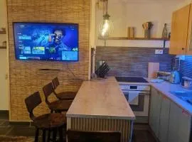 Taff Cottage - Stylish getaway by River Taff with free parking