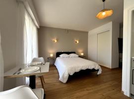 Bienvenue à L'Oustalet - Studio 3, hotel in Cazaubon