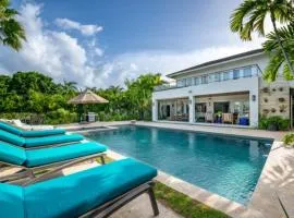 Deluxe 5BR Villa Overlooking Golf