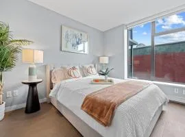 Modern 2BR Apartment in Gastown Steps from Downtown