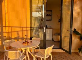 Modern Tiny House with Big Comfort, mini casa em Est&ocirc;mbar