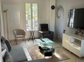 Maison moderne avec jardin espace télétravail, hotel in Bobigny