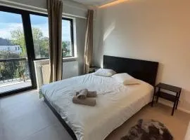 Luxury 1 Bedroom Apartment with Sofa Bed & Balconies Prime Location near ING Arena, Expo 12 & Atomium