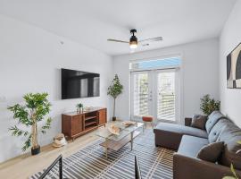 412 Stylish 2B2B Resort Style Pool & Gym, Golf Simulator, 7M to Dickies Stadium, 15M to AT&T stadium, hotel em Fort Worth