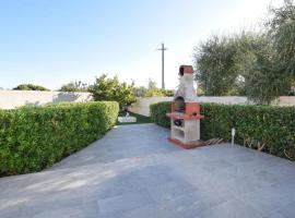 2 Bedroom Gorgeous Apartment In Ognina, hotel in Ognina