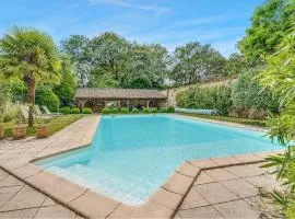 Stunning Home In Nieul Le Dolent