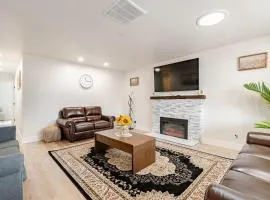 Relax & Entertain Marina Luxury Home STR25-50
