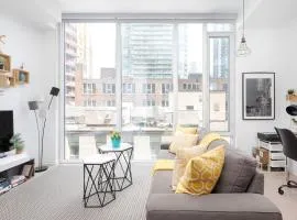 Chic 1BR King Suite TOs Entertainment District