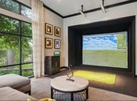 Pool, Central, Near Airport, Mini-Golf, Large space, Gym, Parking