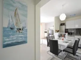 Apartment Sunshine Trogir - Three Bedroom Apartment with Balcony