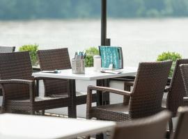 Rheinterrassen Hotel Café Restaurant, ξενοδοχείο που δέχεται κατοικίδια σε Widdig
