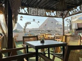 Holiday pyramids view inn