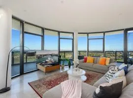 Spacious Two Level 4BR at Sydney Olympic Park with Best View