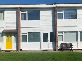 Homely Chalet To Hire In Scratby Nearby The Beach In Norfolk Ref 76166B