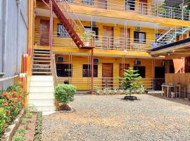 Rain Haven Lodging House, hotel en Corón