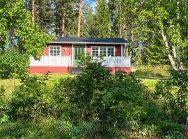Cosy Forest Cabin Near Bollnäs, hotell sihtkohas Bollnäs