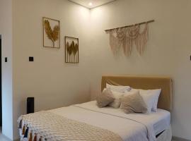 Sadewa Villa Batu, hotel in Punten