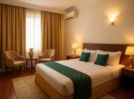 4 Bedroom Luxury Bungalow in Vrindavan - lavish & luxury Stay #only Family's Stags not allowed